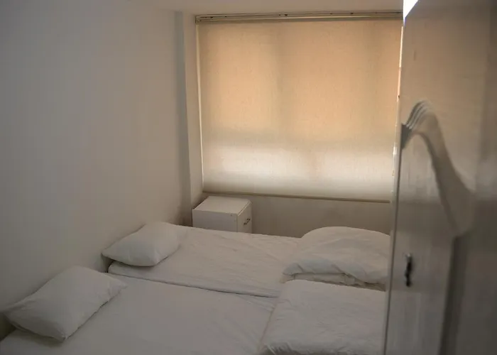 In House * Σμύρνη